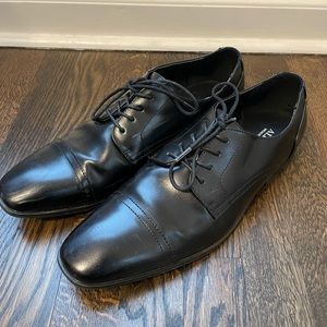 Black dress shoes